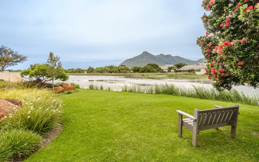 To Let 4 Bedroom Property for Rent in Lake Michelle Western Cape